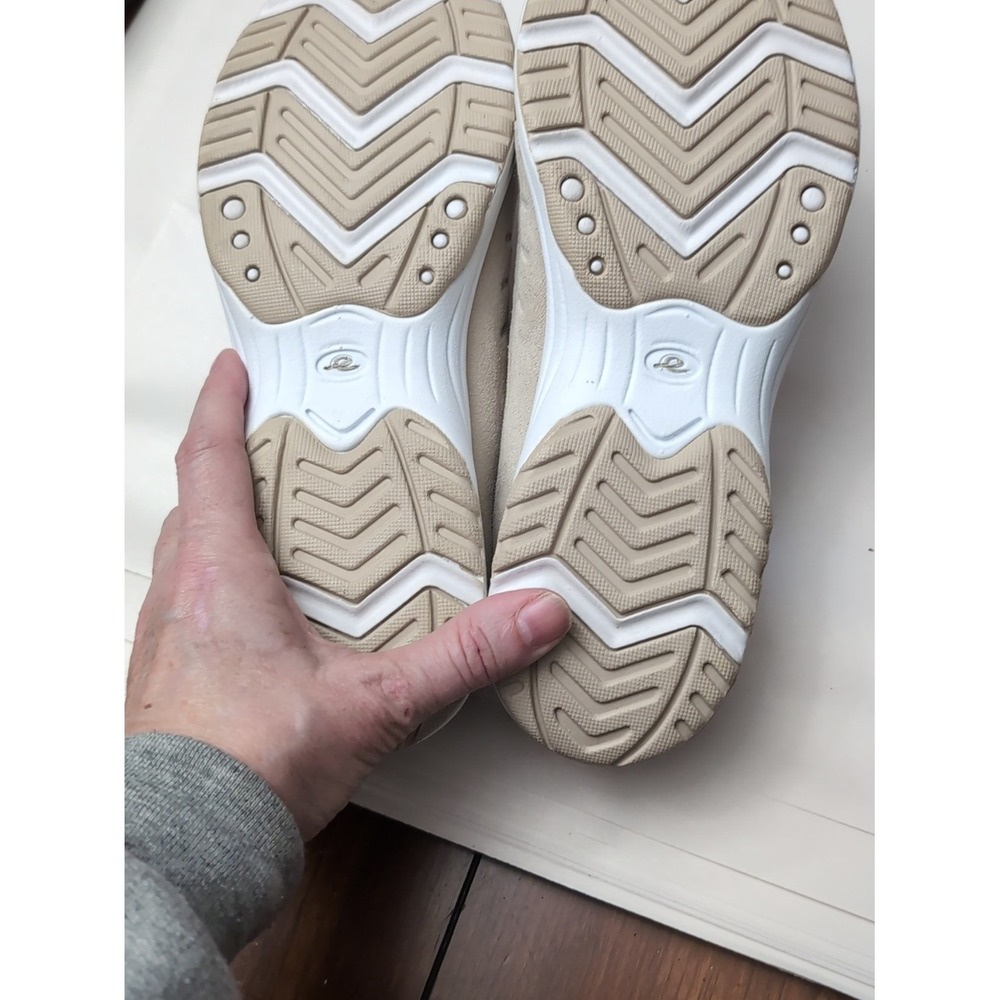 Easy Spirit women's tan slip-on gym shoes size 10 - Picture 5 of 6